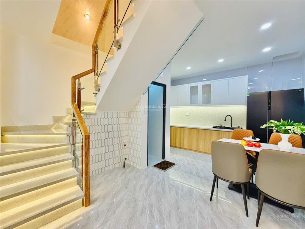Bán nhà gần ngã 5 gv quang trung, 4,55 tỷ, 38 m2 mới full nội thất