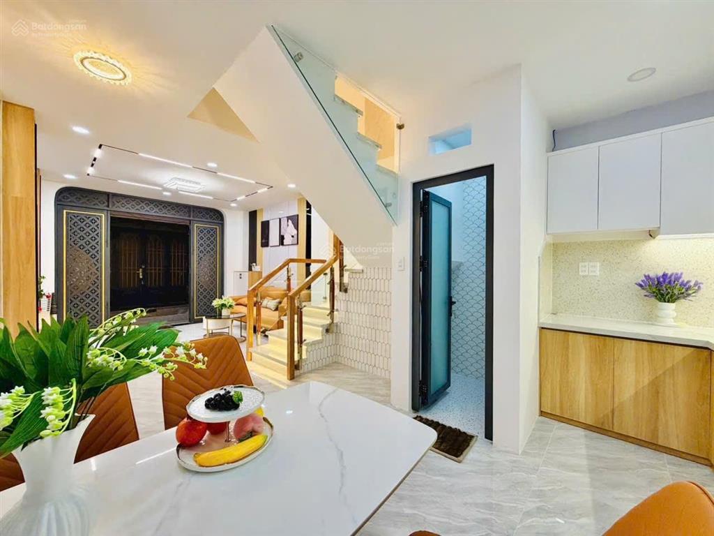 Bán nhà gần ngã 5 gv quang trung, 4,55 tỷ, 38 m2 mới full nội thất