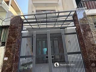 Tt long biên  dân xây  ô tô 7 chỗ đỗ cửa  gần trường, chợ aone mall  hàng xóm kđt  ngõ thông 