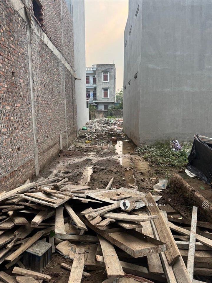 Chính chủ cần bán gấp lô đất cực đẹp 45m2 tại trung tâm phúc lợi  đường thông  diện tích lớn