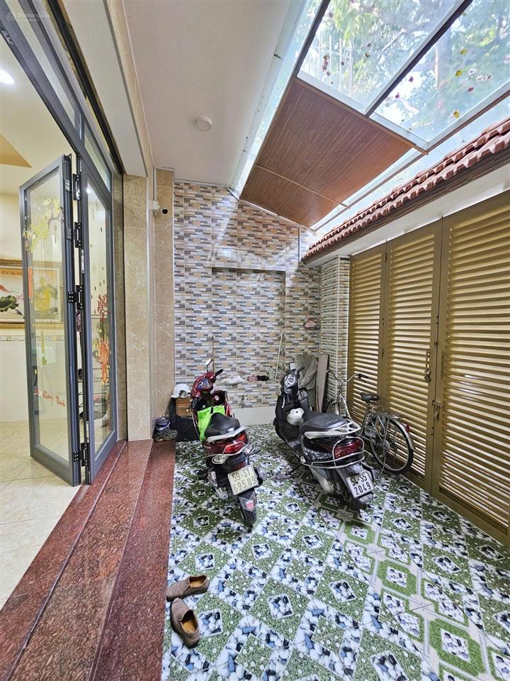 Cho thuê nhà 1 trệt 3 lầu 6 phòng ngủ