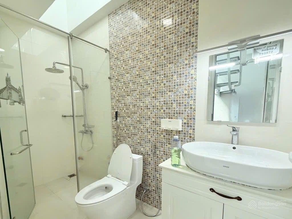 Bùi đình túy  p12 bình thạnh
65m2  4 tầng đúc chắc chắn  5p ngủ chỉ 7,98 tỷ tl
 5x13