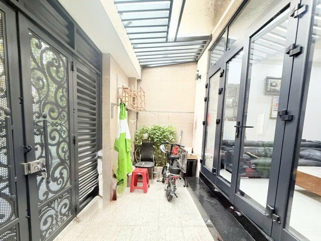 Bùi đình túy  p12 bình thạnh
65m2  4 tầng đúc chắc chắn  5p ngủ chỉ 7,98 tỷ tl
 5x13