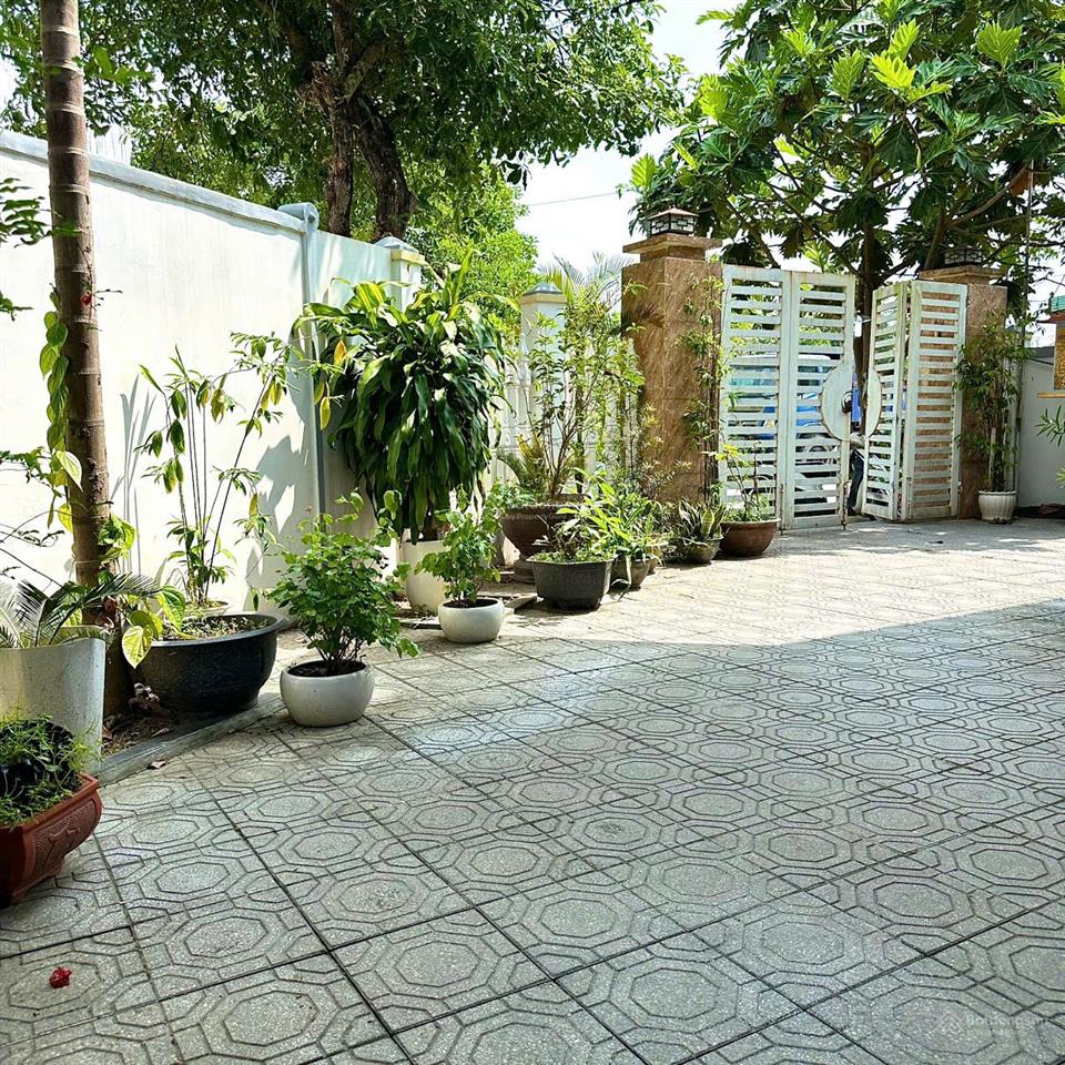 2 căn nhà 3 tầng từ dân  lô góc 2 mặt tiền 207,5m. ngang 11m kqh ngọc anh, phú thượng, tp huế.