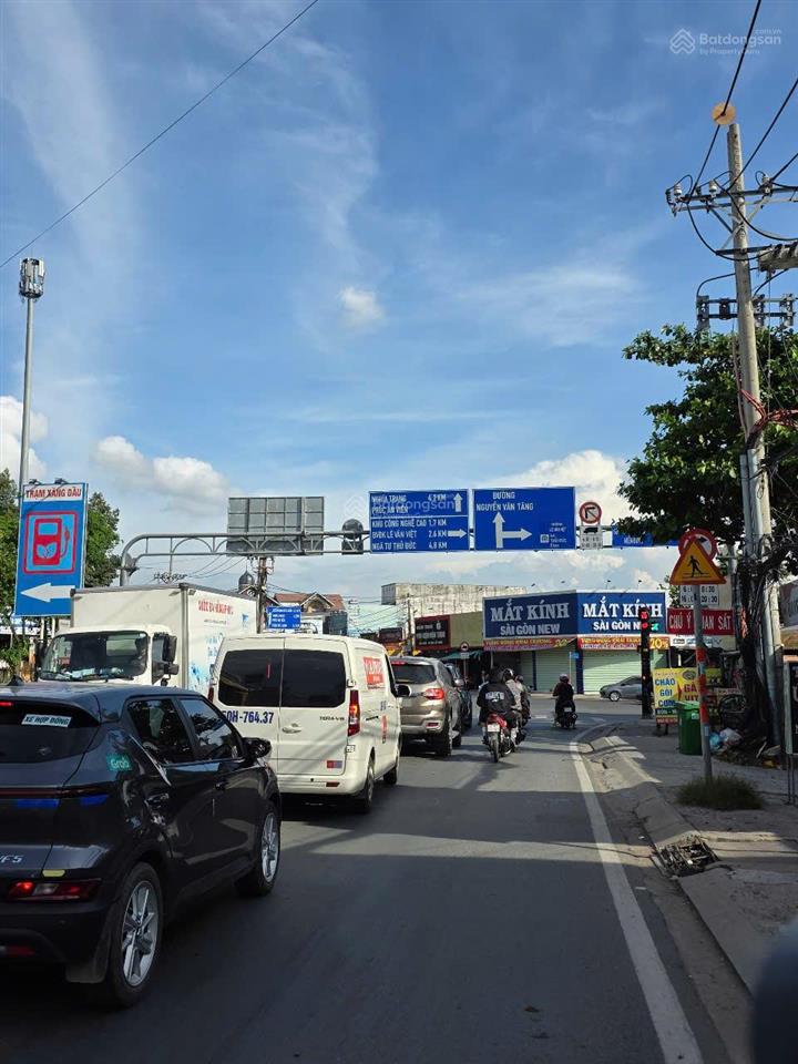 Bán đất tặng nhà 2 tầng giá 8.9 tỷ(tl) 162m2 ngang lớn đ.hoàng hữu nam cách lê văn việt 300m