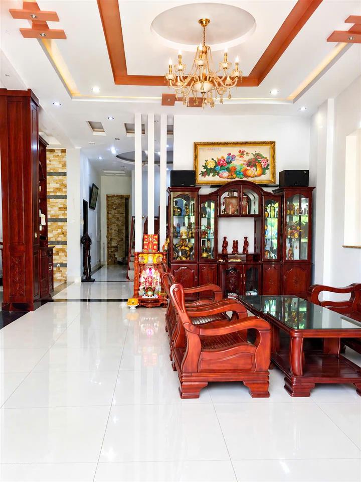 Nhà biệt thự đ. cầu xây 2 dt 755m2 chỉ 38 tỷ cạnh lê văn việt  khu công nghệ cao