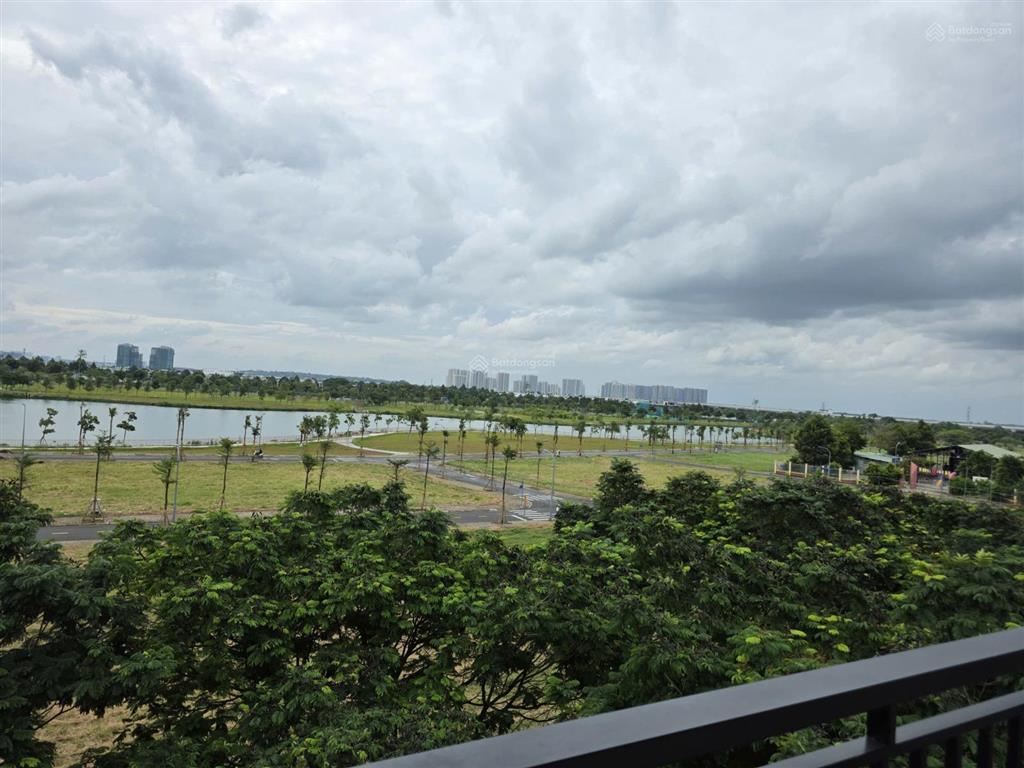 Nhà 4 tầng 100m2 chỉ 12.x tỷ thang máy view hồ, kdt đông tăng long lã xuân oai, nguyễn duy trinh,