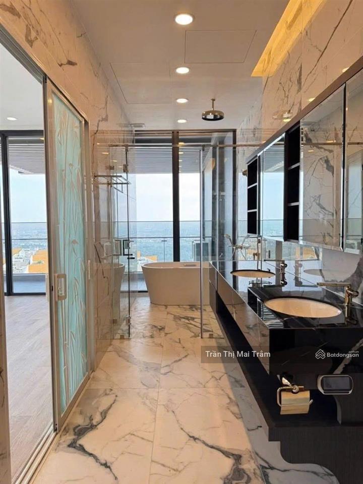 Duy nhất căn penthouse, 347m2, có nội thất cơ bản chỉ 8000$ ở lumiere riverside