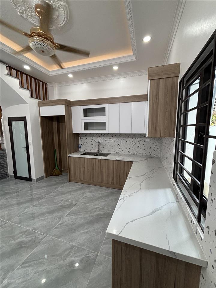 Đông mỹ  thanh trì 4tầng  46m oto vào nhà gần cấp 3 đông mỹ