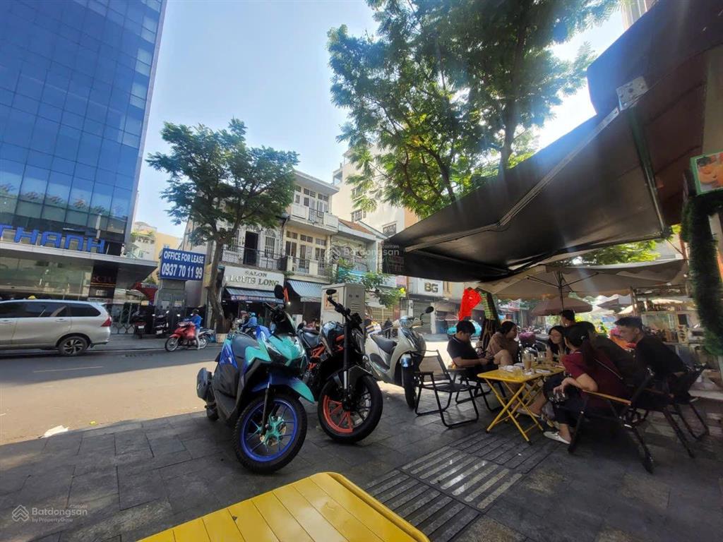 Mặt chợ quận 1 giáp nguyễn huệ 1 trệt 1 lửng 3 lầu sân thượng ~75m chính chủ hơn 60 năm