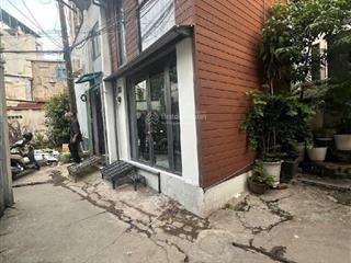 Nhà vi bằng  nhỏ gọn đẹp cách măt tiền nơ trang long vài căn