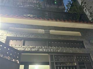 Ngay vòng xoay phạm văn đồng & bình triệu  trung tâm thương mại gigamall  dt 44m2