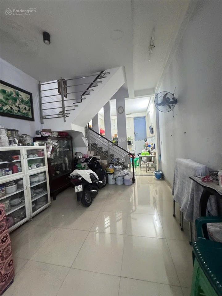 Bán gấp nhà cách mạng tháng 8, quận 3 gần mt 70m2 4 tầng