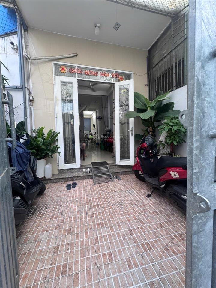 Bán gấp nhà cách mạng tháng 8, quận 3 gần mt 70m2 4 tầng