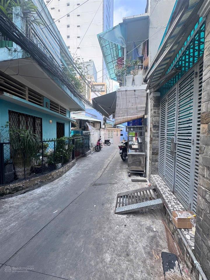 Bán gấp nhà cách mạng tháng 8, quận 3 gần mt 70m2 4 tầng