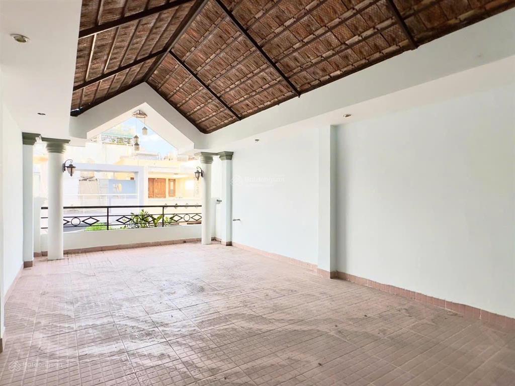 Mặt tiền hoa lan phú nhuận ngang 4m nở hậu 4 tầng dòng tiền 40tr/tháng