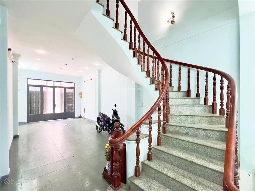 Mặt tiền hoa lan phú nhuận ngang 4m nở hậu 4 tầng dòng tiền 40tr/tháng