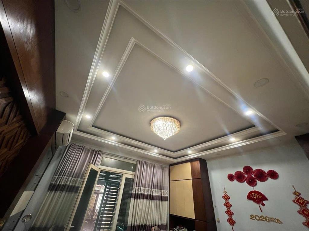 Siêu phẩm thang máy phan xích long, phú nhuận