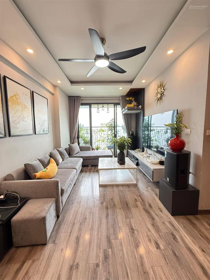Cc bán gấp chcc gelexia 885 tam trinh view siêu thoáng. dt 72m2,2n2vs. 0917 208 ***