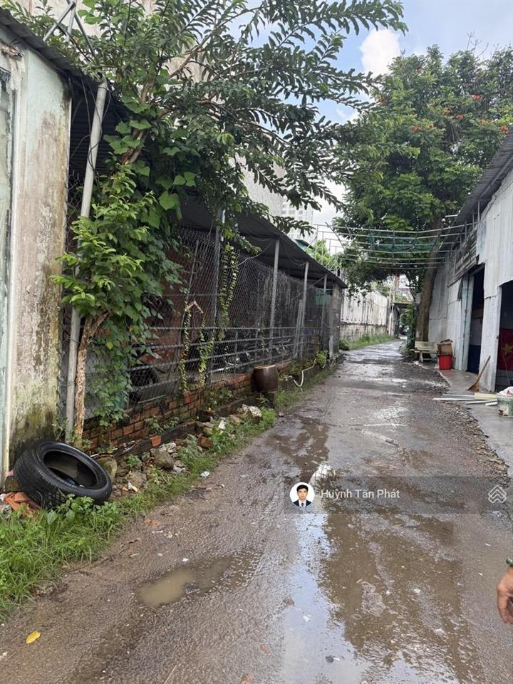 Bán mt lê văn lương, tặng dãy nhà, ngang khủng 30m, sát bệnh viên nhà bè, xây dựng tự do 9 tầng