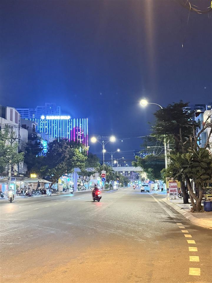 Bán nhà mặt tiền phú thuận, quận 7 hđt 30tr/tháng, xây tòa nhà 8 tầng, ngang lớn kế phú mỹ hưng