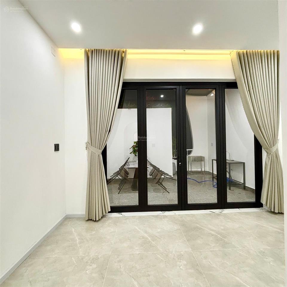 Siêu phẩm 3 tầng luxury sát biển nguyễn tất thành, sau lưng đường lớn kinh dương vương, đà nẵng