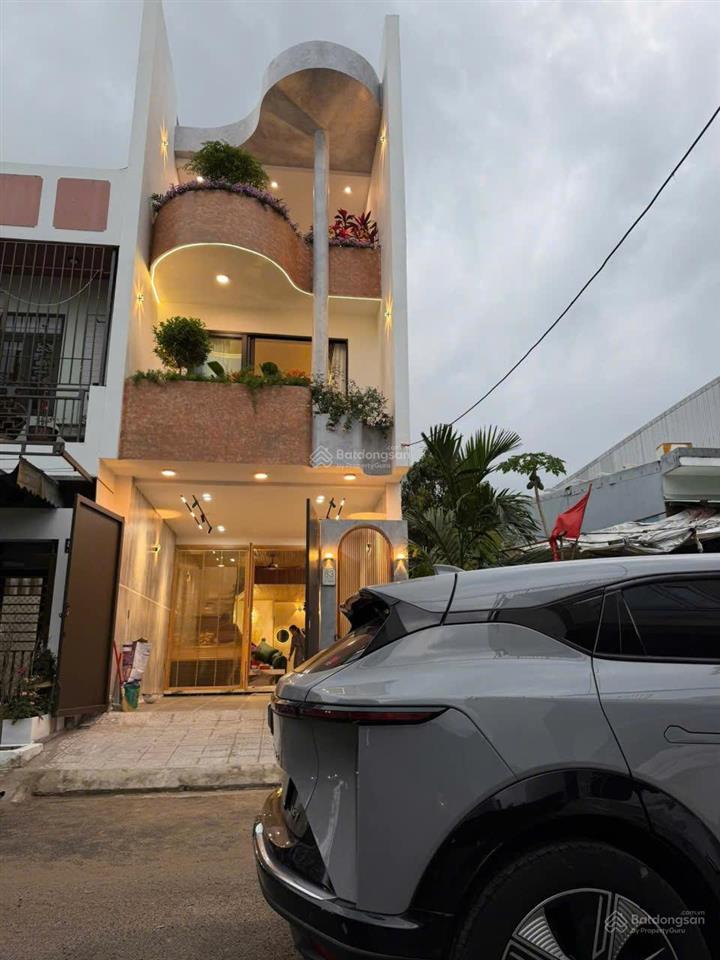 Bán nhà 3 tầng mới xây siêu cấp sau lưng biển nguyễn tất thành, gần trục nguyễn sinh sắc, đà nẵng