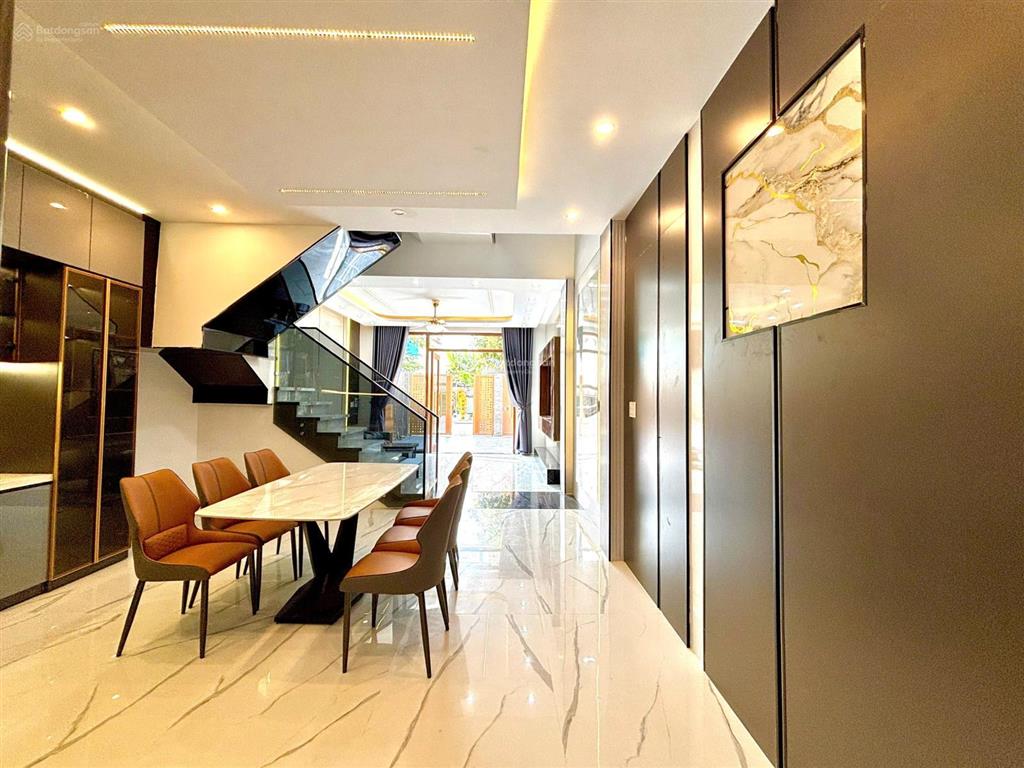 Bán gấp nhà 3 tầng mới xây đường bàu cầu giá cắt lỗ ở hòa xuân, gần ql1a, gần ccxh eco
