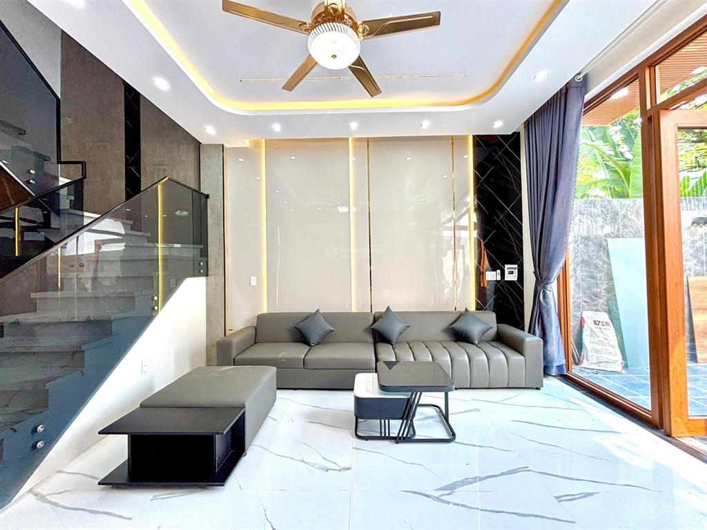 Bán gấp nhà 3 tầng mới xây đường bàu cầu giá cắt lỗ ở hòa xuân, gần ql1a, gần ccxh eco