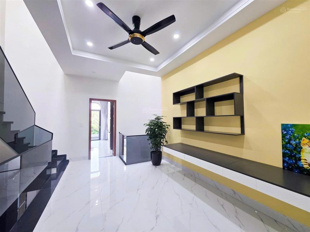 Bán siêu phẩm 3 tầng gần sông, sau lưng dãy biệt thự vip nguyễn đình thi, hòa xuân