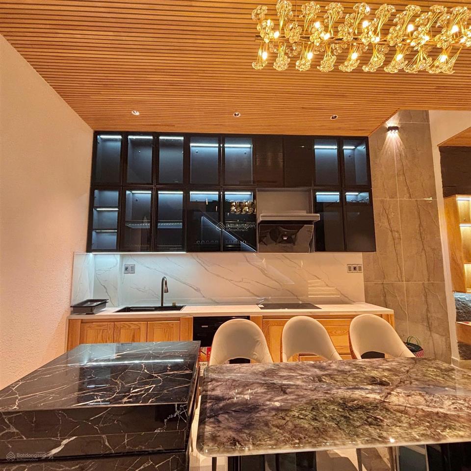 Bán nhà mặt tiền mới xây 3 tầng hiện đại khu vip hoà xuân,giữa cầu ntp và hoà xuân