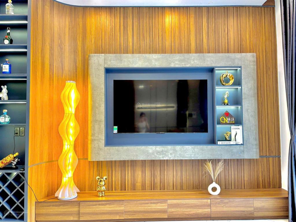 Bán nhà mặt tiền mới xây 3 tầng hiện đại khu vip hoà xuân,giữa cầu ntp và hoà xuân