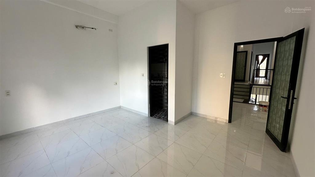 Bán nhà 3 tầng mặt tiền  giá tốt hiếm có tại hòa xuân