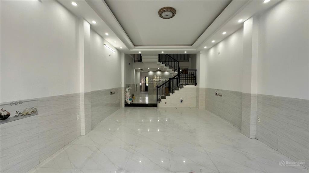 Bán nhà 3 tầng mặt tiền  giá tốt hiếm có tại hòa xuân