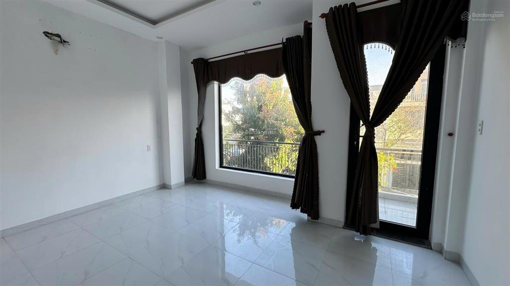 Bán nhà 3 tầng mặt tiền  giá tốt hiếm có tại hòa xuân