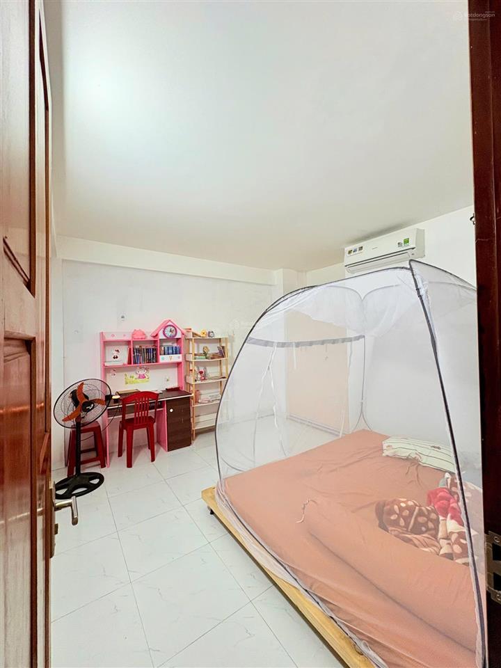 Bán đất tặng nhà 2 tầng mặt tiền đường hoàng thế thiện