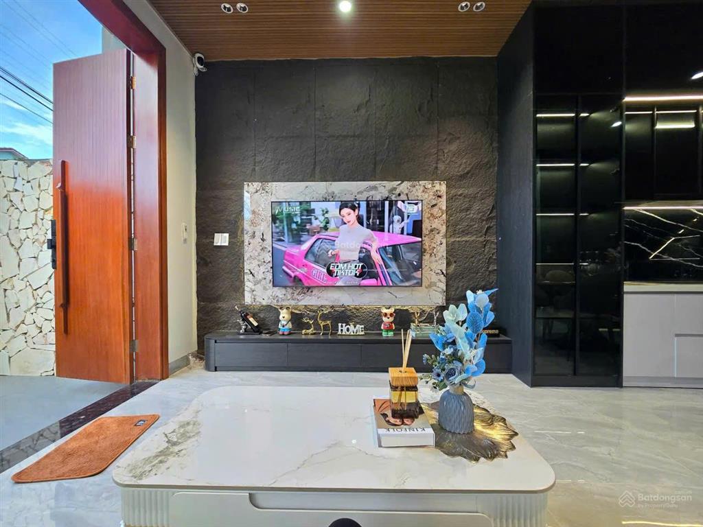 Biệt thự villamini 3 tầng mặt tiền khe cạn  kẹp kiệt sau 2m5  full nội thất xịn