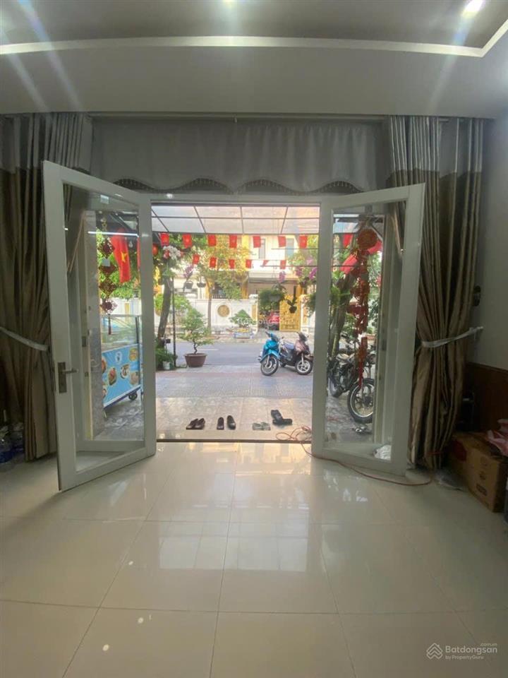Bán nhà biệt thự sân vườn bùi thiện ngộ