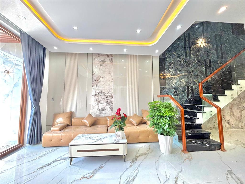 Bán nhà tân cổ điển mới xây vip sát trần nam trung đường 7m5 gần tttm aeon mall hoà xuân