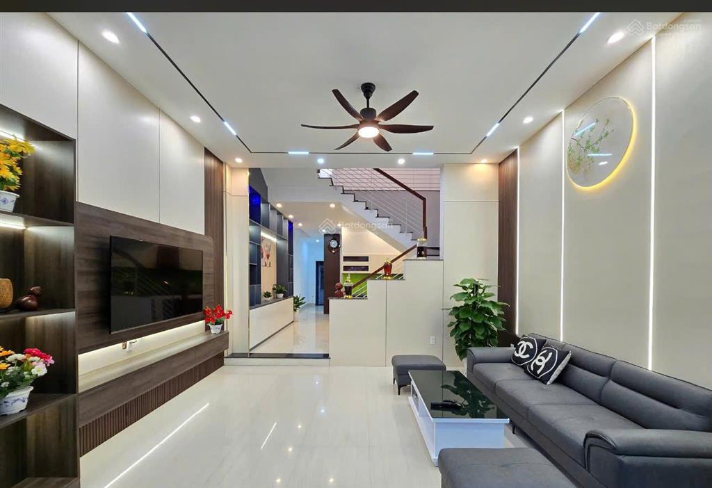 Nhà 3 tầng văn tiến dũng đối diện công viên, tiềm năng khai thác cao