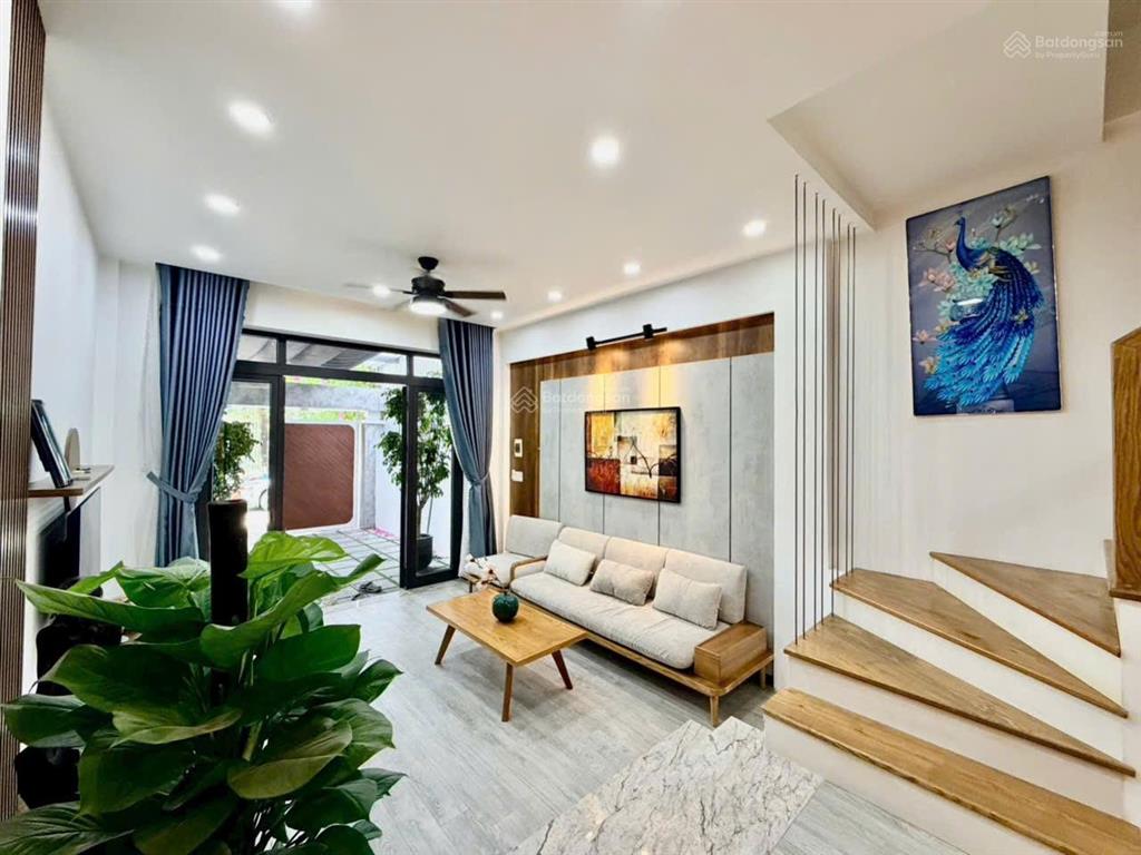 Bán nhà hiện đại mới xây sau lưng biển nguyễn tất thành, đà nẵng