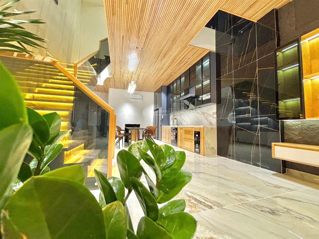 Cần bán nhà 3 tầng hiện đại luxury sát lê quảng chí, đối lưng võ chí công, hòa xuân