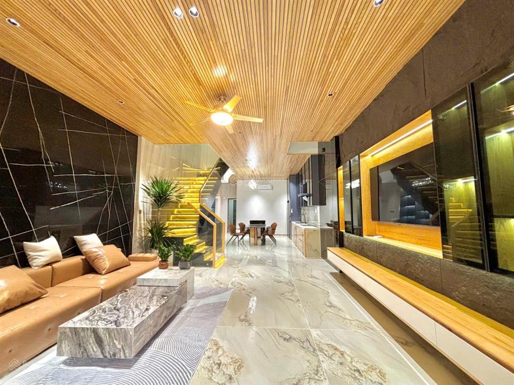 Cần bán nhà 3 tầng hiện đại luxury sát lê quảng chí, đối lưng võ chí công, hòa xuân