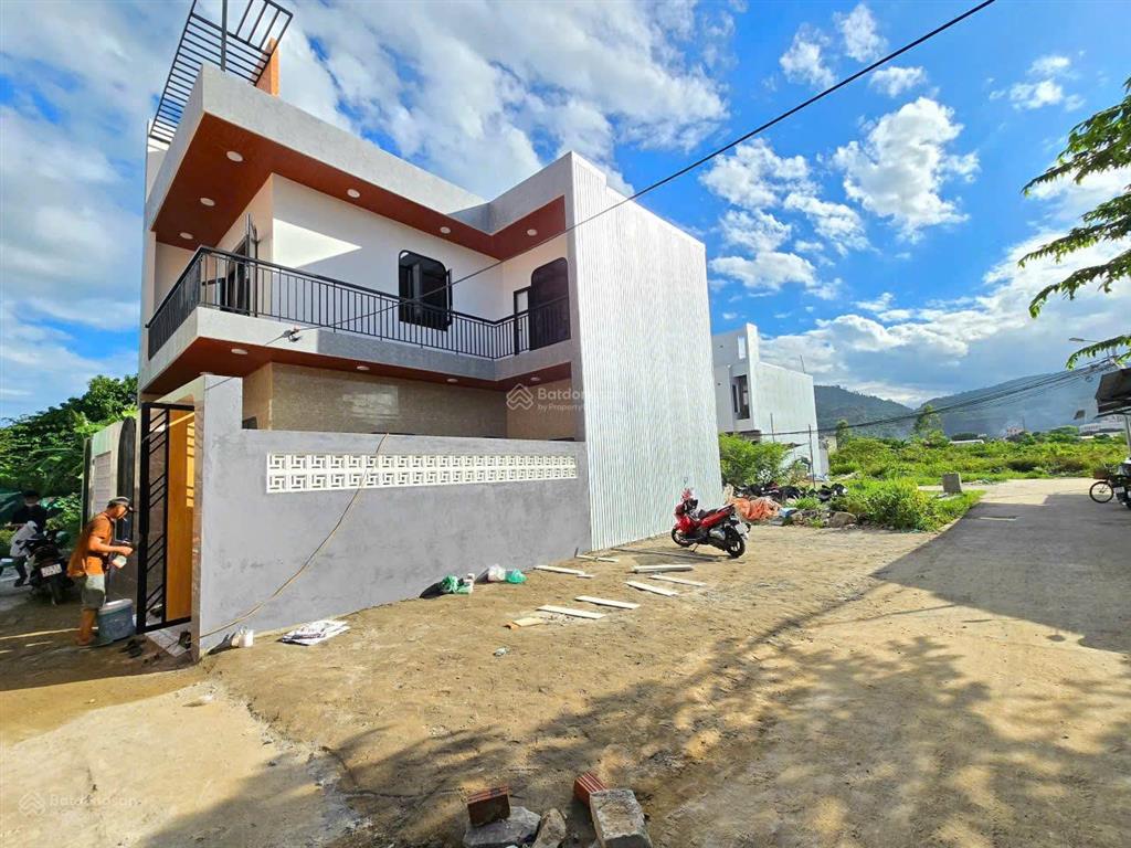 Bán nhà 2 tầng kiệt tôn đản kiệt 4m, có sân đậu ô tô thoải mái
