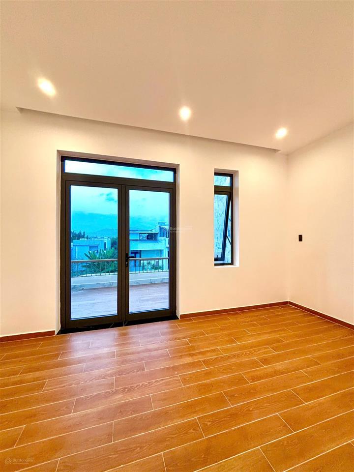 Cần bán nhà mới xây hiện đại đường vũ miên  đối lưng phạm hùng và quốc lộ 1a chỉ vào ở