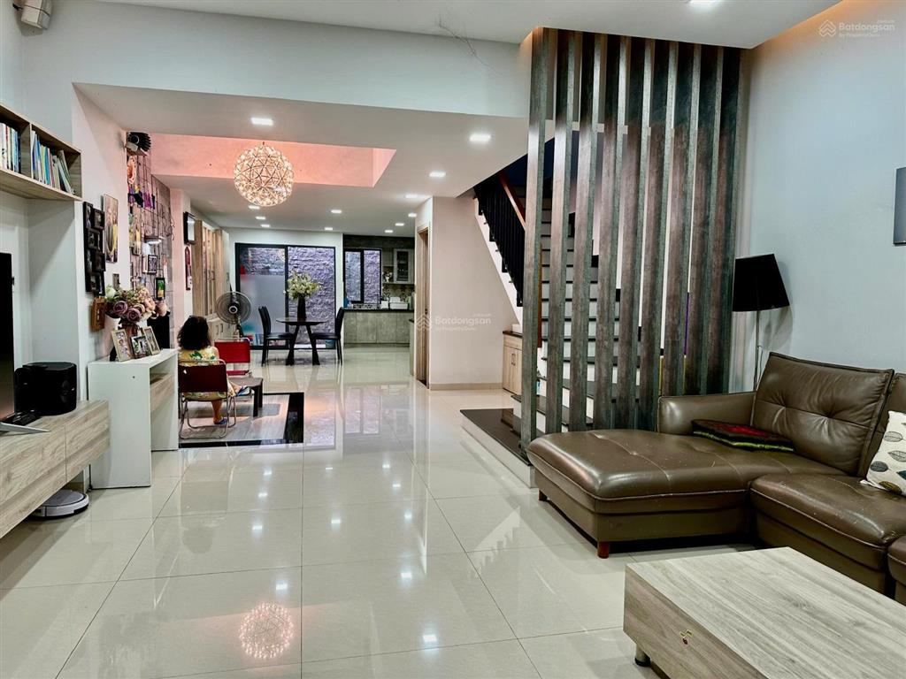 Cần bán nhanh nhà 3 tầng mặt tiền ngô huy diễn  đảo 1, khu vip hòa xuân, đà nẵng