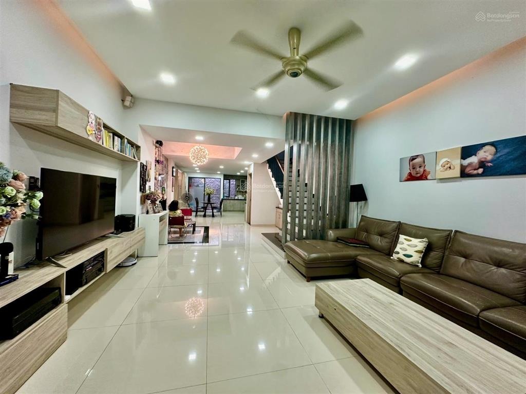 Cần bán nhanh nhà 3 tầng mặt tiền ngô huy diễn  đảo 1, khu vip hòa xuân, đà nẵng