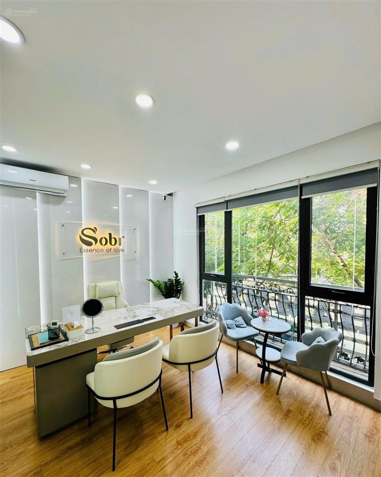 Cho thuê nhà mặt phố chùa bộc, nhà đẹp phố 180m2 x 2 tầng mặt tiền 12m vuông vắn, nhận nhà ngay