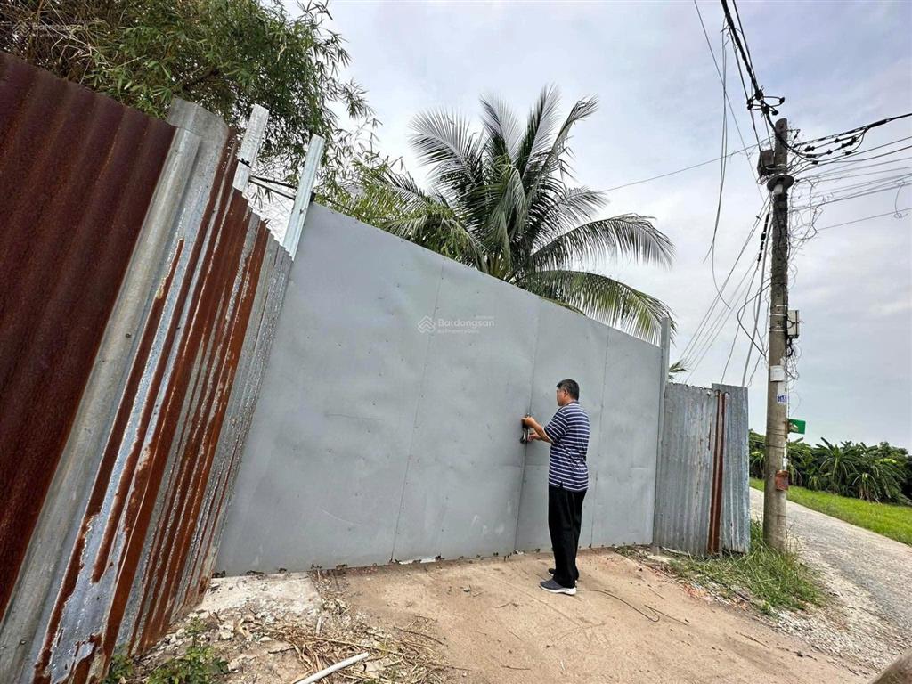 4.109m2 đất vườn ngay bình chánh tp.hcm, đường bê tông vào tận đất, có sẵn nhà, 2 ao cá, điện 3pha