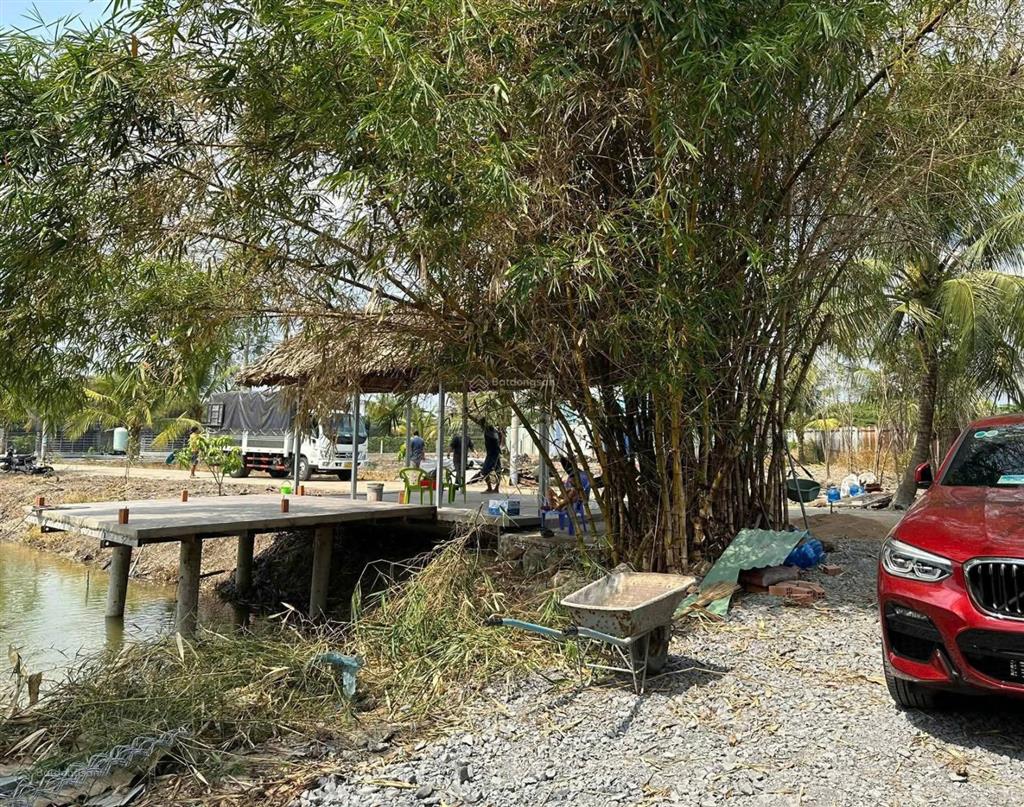 4.109m2 đất vườn ngay bình chánh tp.hcm, đường bê tông vào tận đất, có sẵn nhà, 2 ao cá, điện 3pha